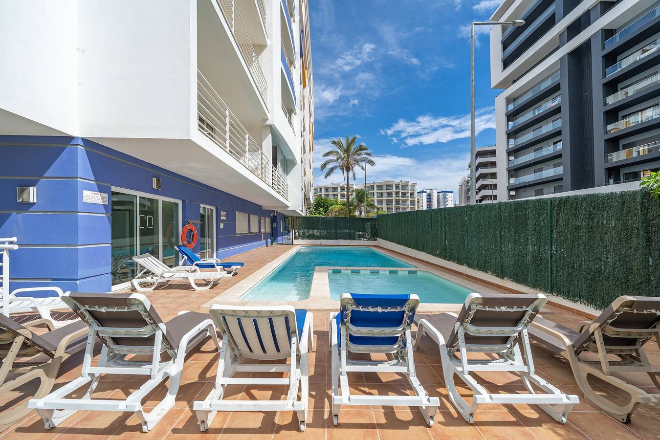 Ganze Wohnung, Apartment Casa Shanti mit Salzwasserpool und Wlan in Praia da Rocha, Portimão