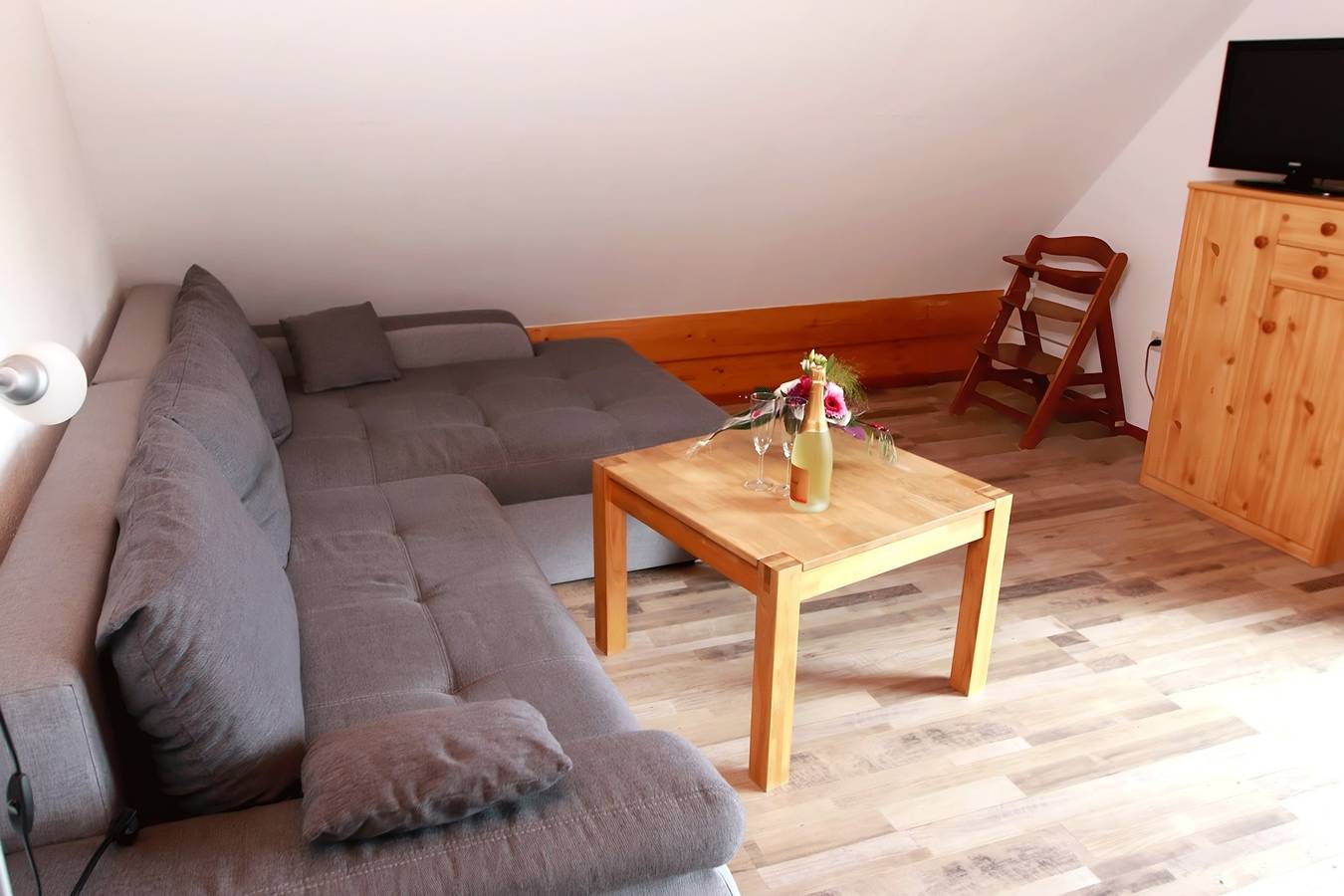 Ganze Wohnung, Ferienwohnung 3, 70 Qm' mit Gemeinschaftsgarten, Balkon und Wlan in Owingen, Region Bodensee-Oberschwaben