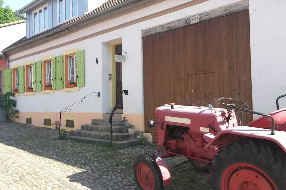 Entire apartment, Apartment 'Sternenhof' with Wi-Fi in Breisach, Breisach am Rhein
