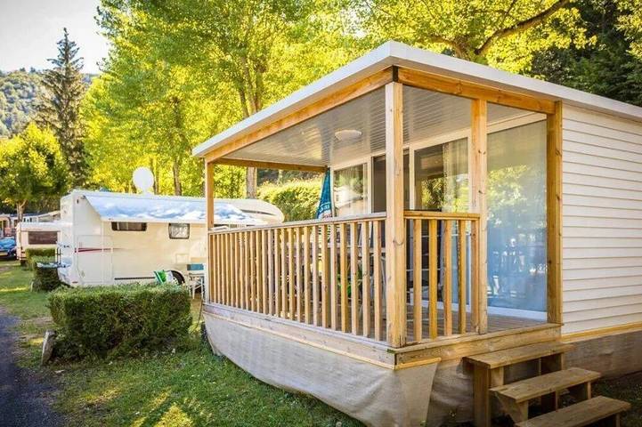 Zecamping 3 étoiles familial piscine chauffée hammam locatif Tv 25m2 in Florac-Trois-Rivières, Cevennen