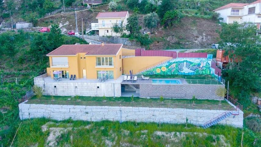 Villa para 6 pessoas, com Varanda e Terraço e ainda Jardim and Piscina em 