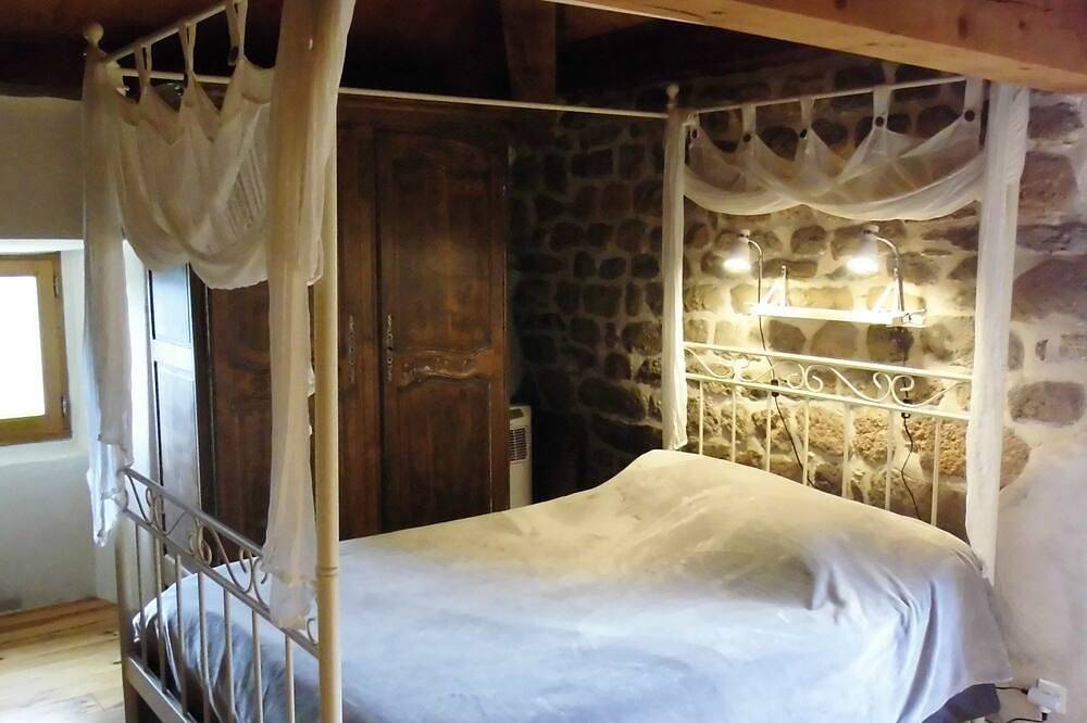 Location de charme (wifi,Clim) maison en pierres avec terrasse et vue magnifique in Faugères (Ardèche), Parc naturel régional des Monts d'Ardèche