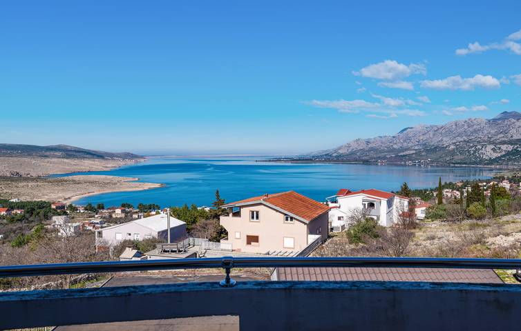 Ferienhaus für 6 Personen, mit Terrasse und Garten in Jasenice - 2