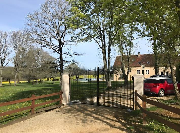 Gîte pour 10 personnes, avec Terrasse ainsi que Jardin et Piscine dans Yonne - 4