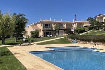 Location de vacances pour 6 personnes, avec piscine ainsi que balcon et jardin dans Galé