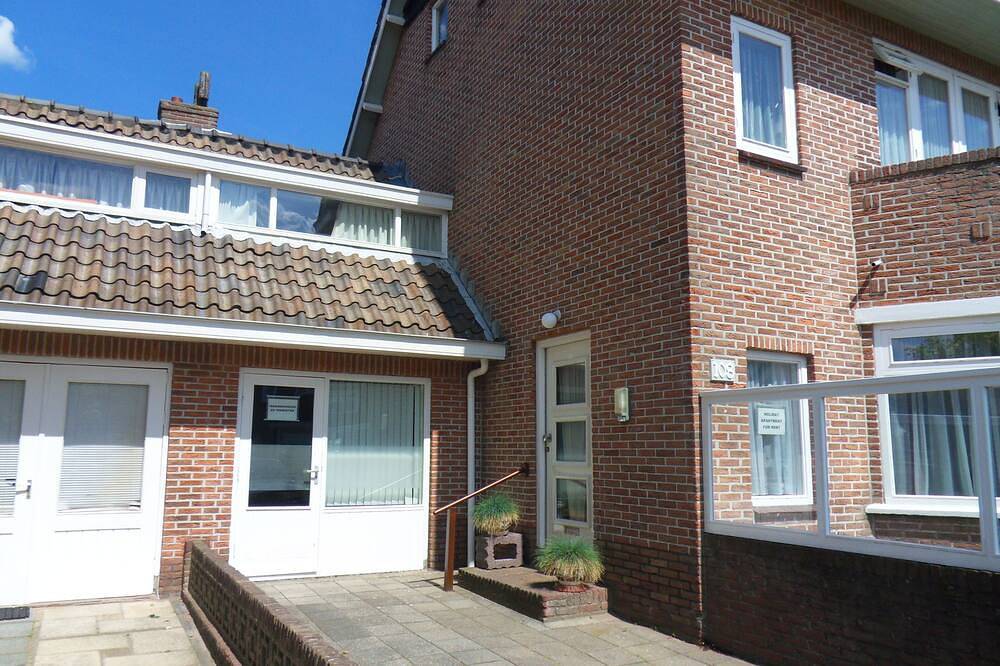 Geheel appartement, Beach Pearl Noordwijk Apt.(2-6p) + free on-site parking,100m v strand+boulevard. in Noordwijk aan Zee, Noordwijk