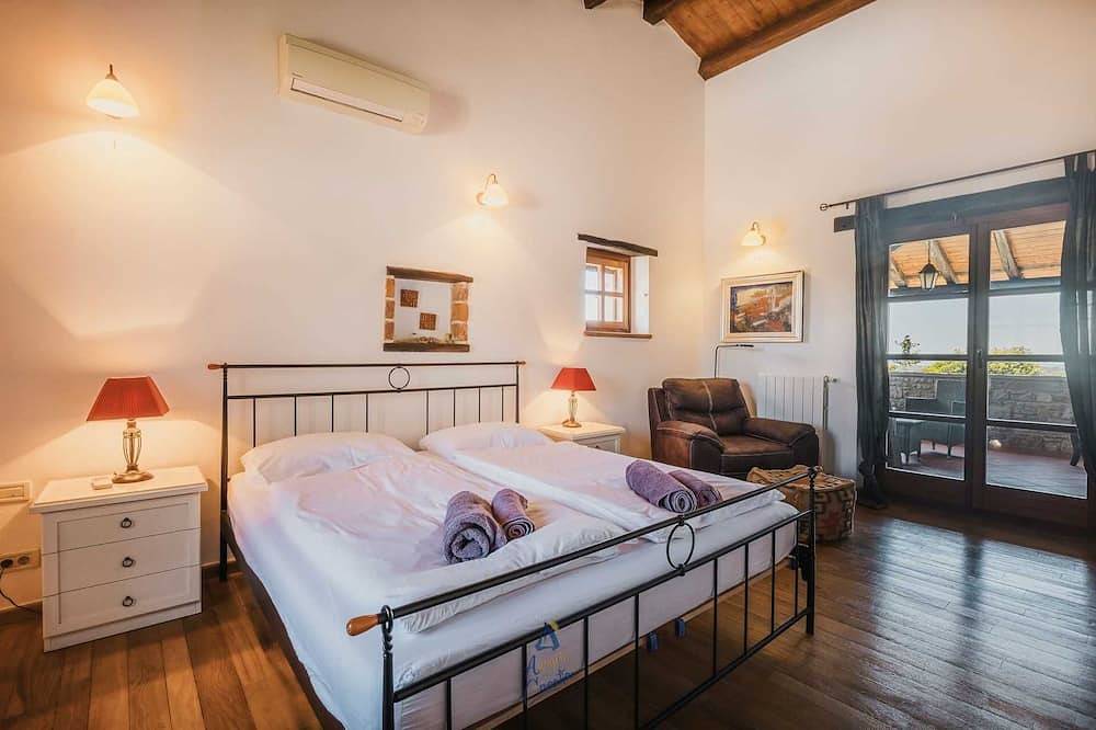 Charmante 3-Br-Villa für 6 Personen mit extra großem Pool und Garten in Zentralistrien
