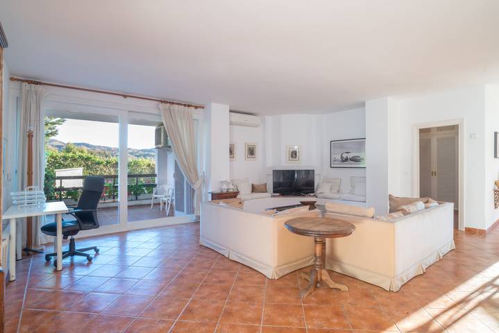 Hel lägenhet, Lägenhet för 4 Personer med barnpool in Las Chapas, Marbella