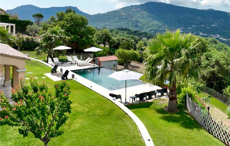 Ferienhaus für 10 Personen, mit Pool und Terrasse sowie Garten - 1