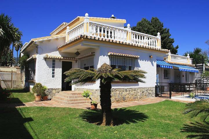 Villa for 12 people, with garden in Benalmádena