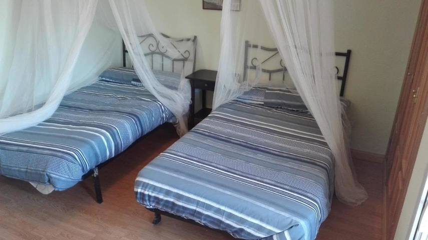 Casa rural para 11 personas, con Balcón y Jacuzzi además de Terraza y Jardín en La Horra
