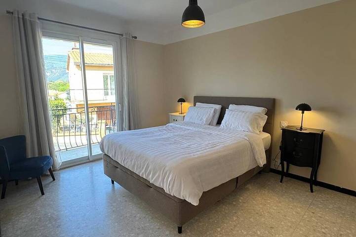 Appartement entier, T3 entièrement climatisé  avec jardin, place de parking et belle terrasse à Prades in Prades, Région de Prades