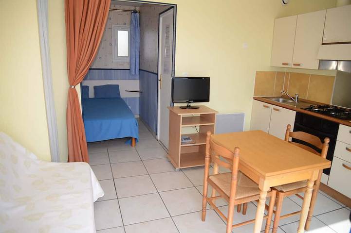 Location de vacances pour 2 personnes, avec jardin ainsi que piscine et terrasse, animaux acceptés dans Plage Porz Liogan Le Conquet - 3