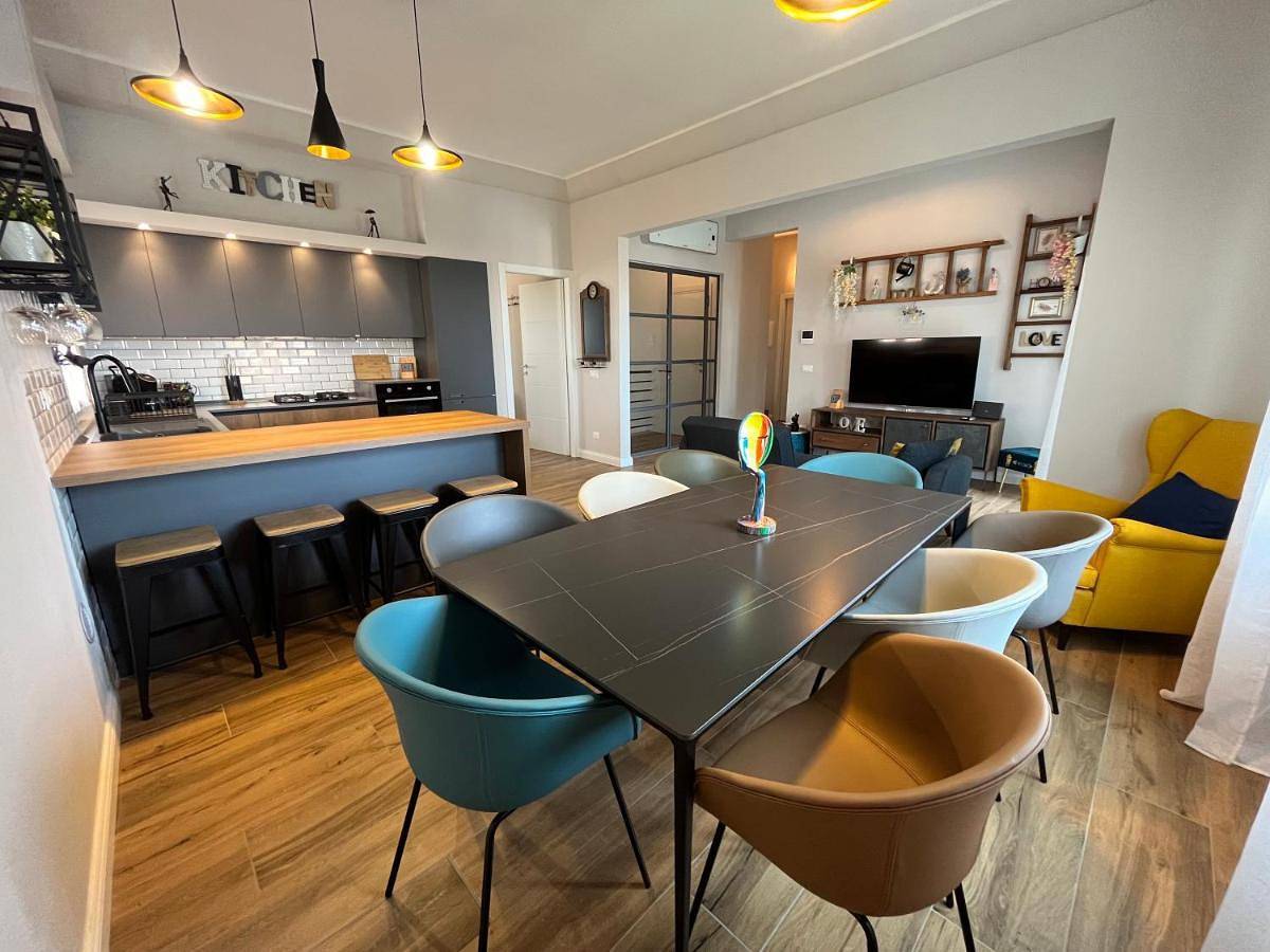 Appartamento intero, Apartment with Sea View in Marina di Cecina, Cecina