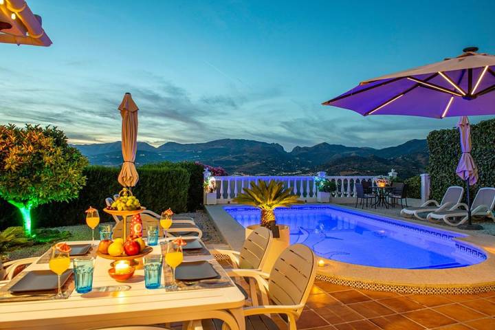 Casa rural para 6 personas, con vistas y jardín además de vistas al lago y piscina en Viñuela - 3