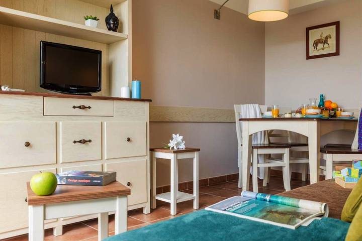 Location de vacances pour 6 personnes, avec jacuzzi ainsi que piscine et jardin à Branville - 3