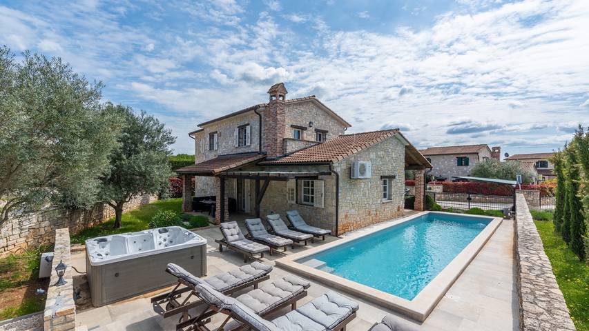 Villa für 8 Personen, mit Pool und Balkon sowie Garten und Whirlpool - 1
