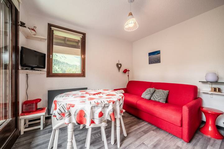 Hel lejlighed, Apartment 'Fleury' with Mountain View and Balcony in Mieussy, Bonneville området