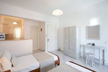 Apartment for 2 People in Agios Gordios, Corfu, Photo 3
