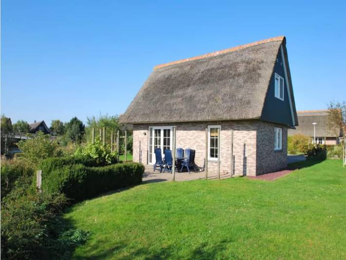 Ferienhaus für 6 Personen, mit Terrasse und Whirlpool sowie Garten und Sauna in Makkum