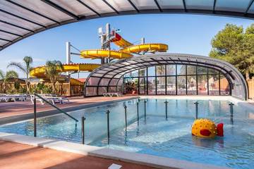 Camping pour 6 personnes, avec terrasse et piscine, animaux acceptés à Canet-en-Roussillon