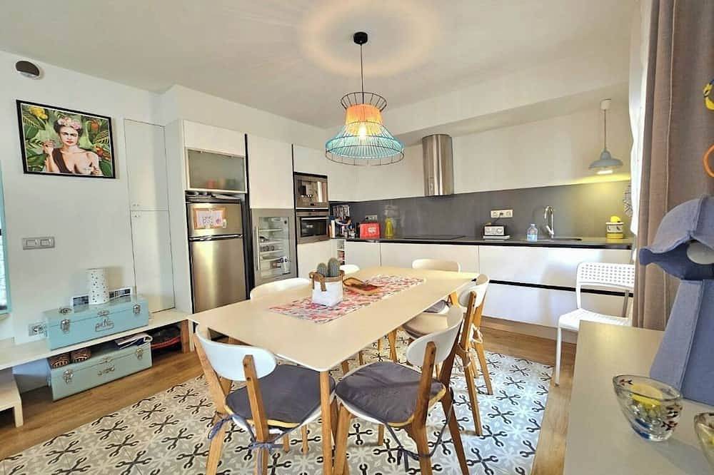 Entire apartment, Spacious Beach House Duplex Apartment Barceloneta in Barcelona Centre, Barcelona