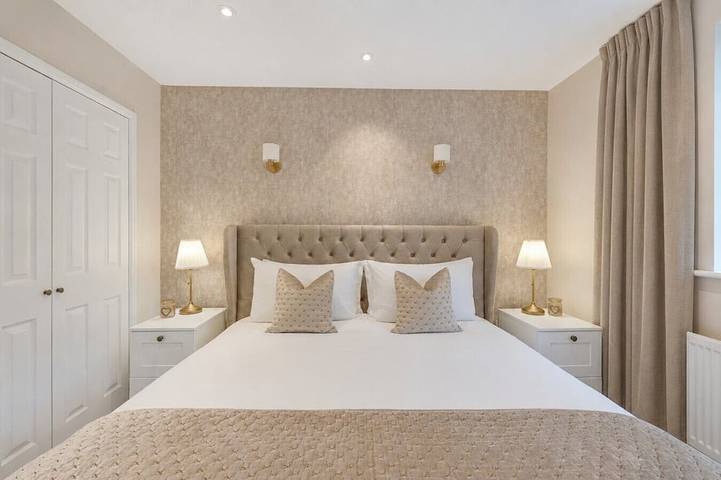 New! Threadfold Townhouse - Peaceful Riverside Stay - Sleeps 6 in Bolton, Greater Manchester