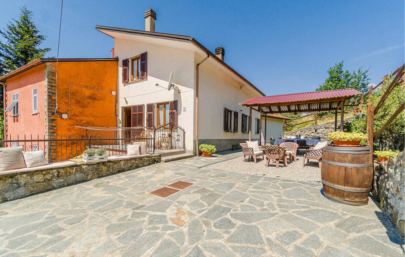 110qm Wohnung mit Parkplatz, WiFi & Babybett in Varese Ligure, La Spezia Provinz