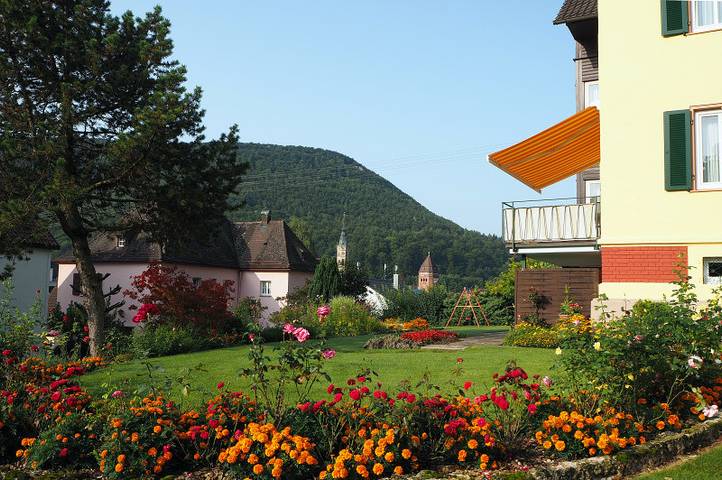 Ganze Ferienwohnung, Ferienwohnung Haus Karin - Ferienwohnung 80qm, 1 Schlafzimmer, max.2 Personen in Bad Urach, Albsteig Etappe 9