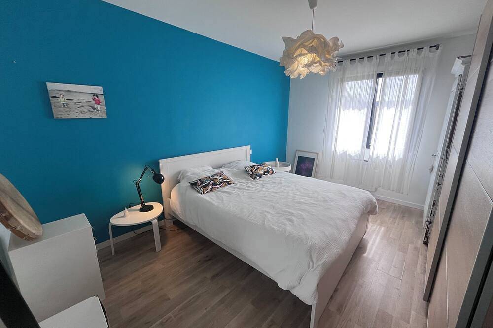 Bright wooden house 1 km from beaches and Aber Wrac'h in Lannilis, Brest region