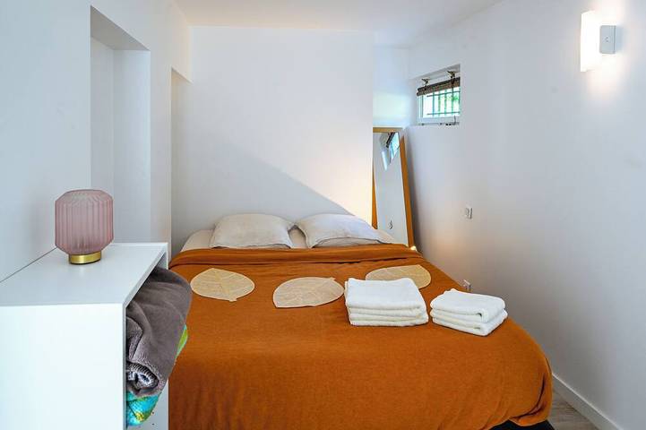 Whole house with 4 apartments, family room for meals, garden-near Cv in Bregille, Besançon