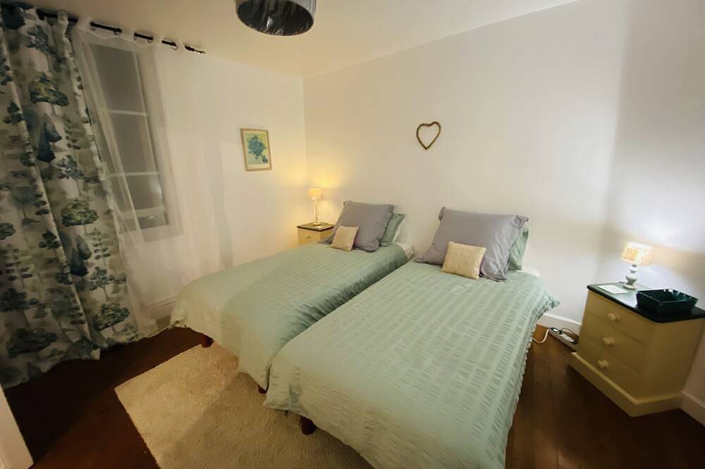 Pretty French Cottage with balcony overlooking gardens - sleeps  5-6 in Ruffec, Charente