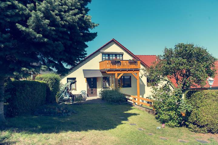 Villa für 3 Personen, mit Balkon und Terrasse sowie Whirlpool und Sauna in Saalfeld/Saale