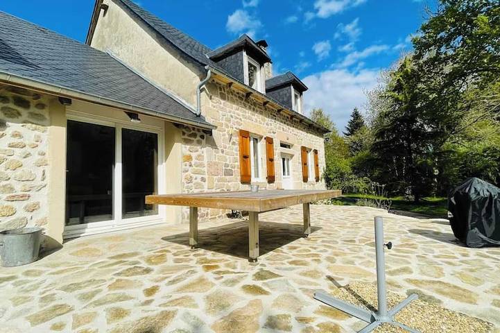 Location de vacances pour 12 personnes dans Darazac