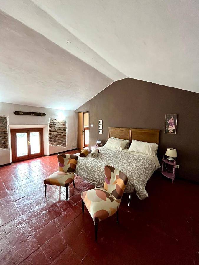 Maison d’hôte pour 2 personnes, avec jardin et piscine ainsi que vue et terrasse, animaux acceptés dans Bruno