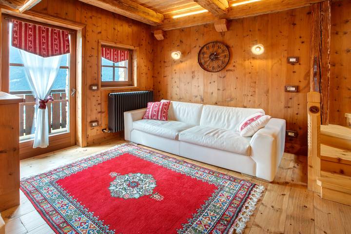 Baita per 5 persone, con balcone e giardino in Valtellina