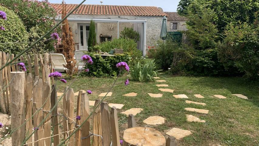 Gîte pour 3 personnes, avec terrasse et jardin