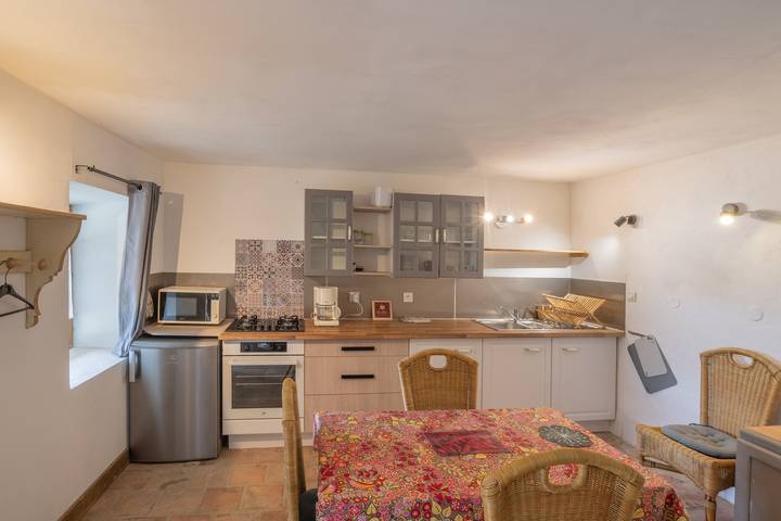 Gîte 'La Bergerie - Le Mas De Peyraube' con piscina condivisa, giardino comune e Wi-Fi in Bessas, Ardèche
