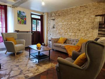 Gîte pour 8 personnes, avec terrasse ainsi que jacuzzi et jardin dans Yonne