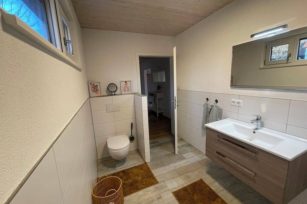 Ganze Wohnung, Hegau Apartment, 2,5 Zimmer, 70qm, kostenloses Wifi und Parkplätze in Tengen, Hegau