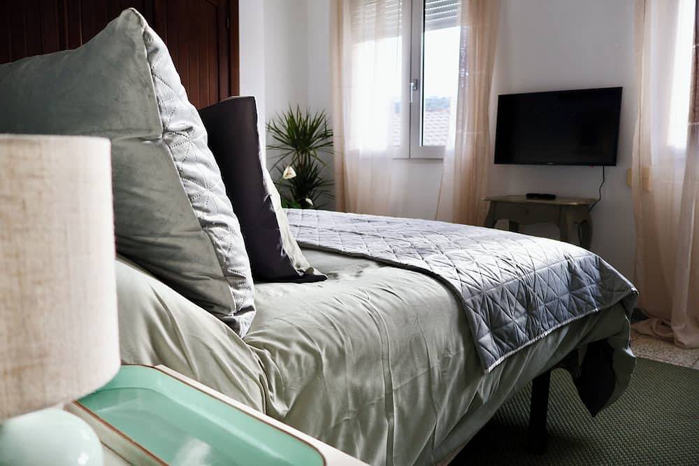 Casa Mirador de San Benito in Setenil de las Bodegas, Pueblos Blancos