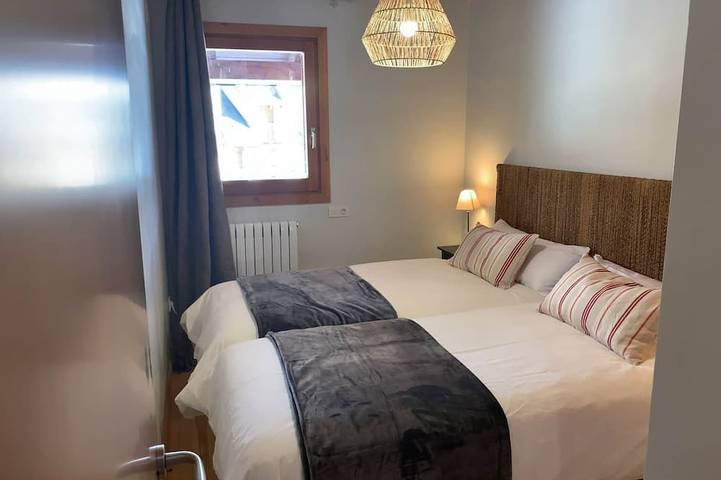 Gîte pour 9 personnes, avec balcon et piscine dans Formigal - 4