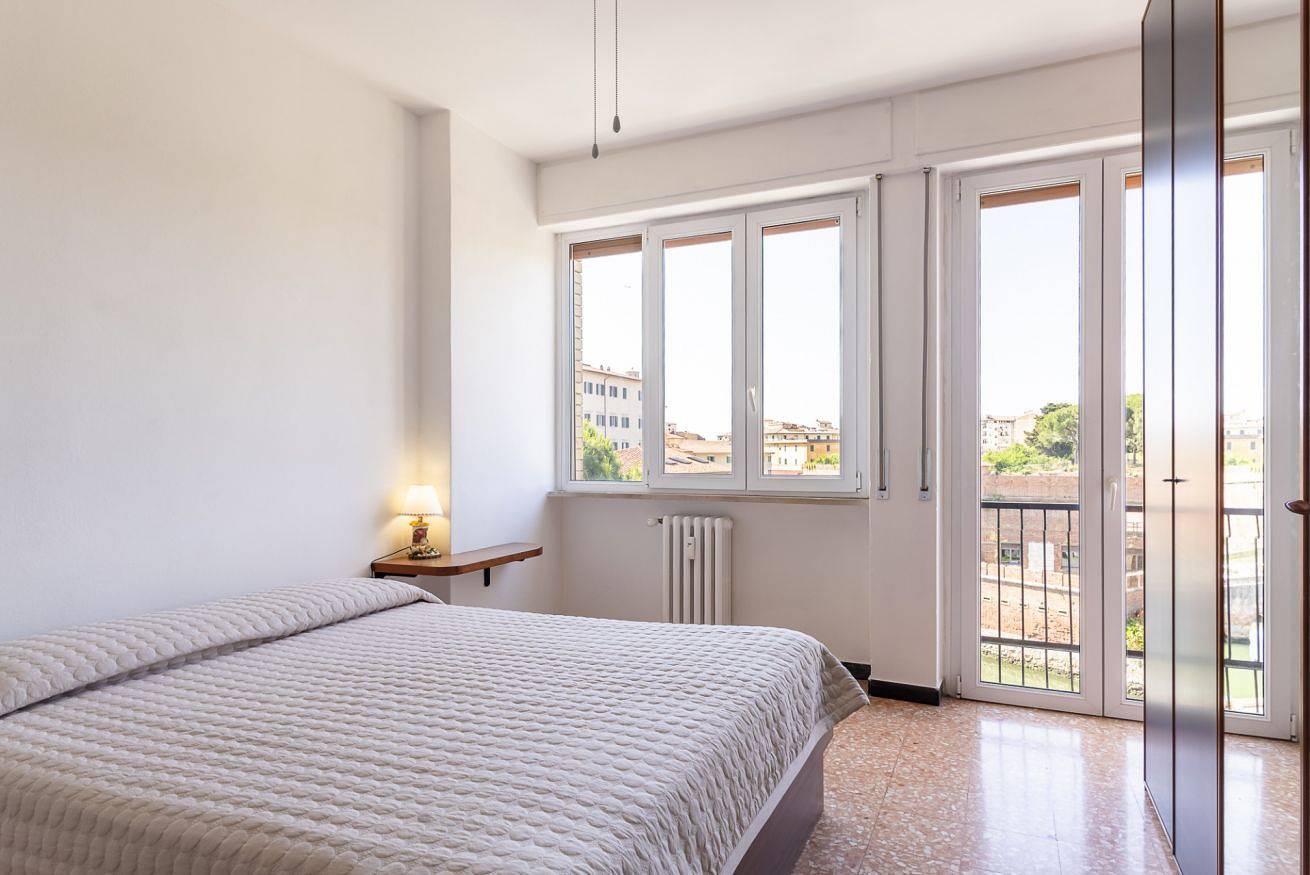 Entire apartment, Guesthost - Spacious Apt with Canal&Fortress view in Livorno, Etruscan Coast