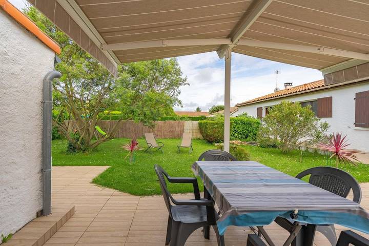 Gîte pour 4 personnes, avec jardin et terrasse dans Courlay Sur Mer - 2