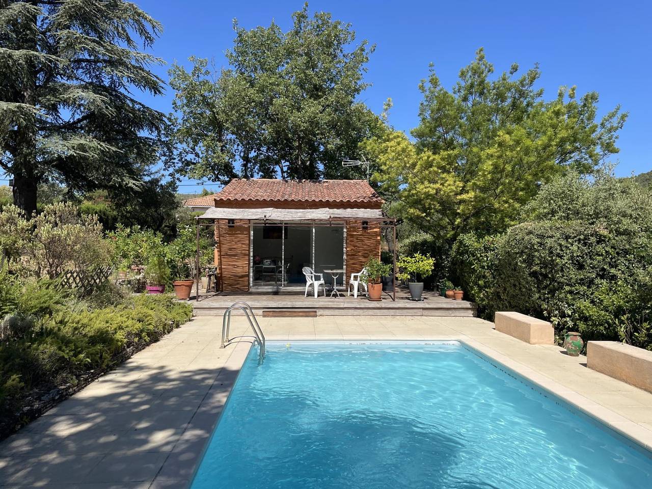 Location studio indépendant avec piscine - Studio in Salernes, Région de Draguignan