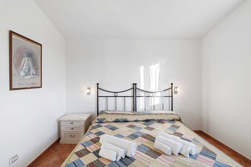 Entire apartment, ‘Acacia’ Apartment with Sea View, Wi-Fi and Air Conditioning in Ceriale, Riviera di Ponente