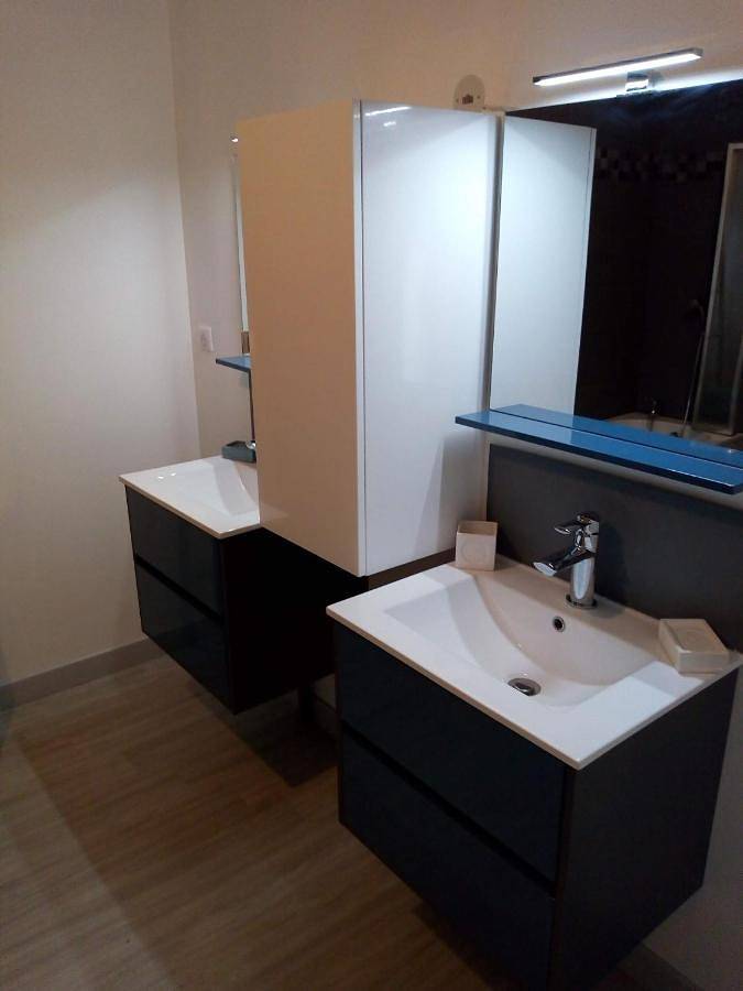 Location de vacances pour 6 personnes, avec terrasse ainsi que vue et piscine à Bussière-Galant - 4