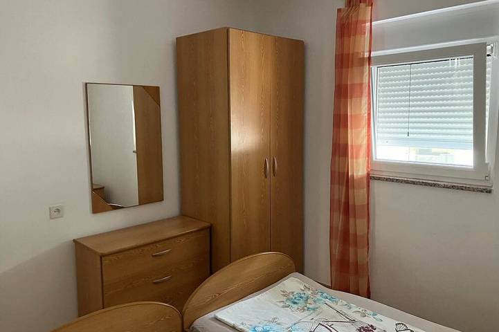Ferienhaus für 12 Personen, mit Balkon und Garten in Povljana - 4