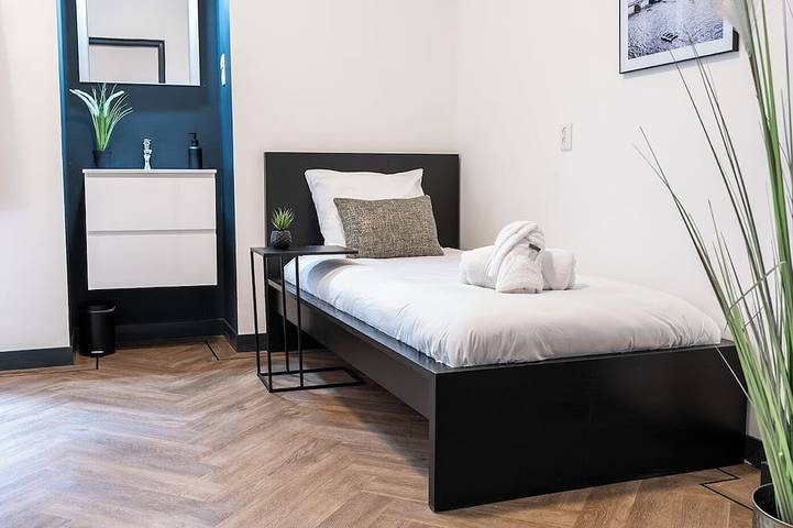 Ganze Wohnung, Unsere Unterkunft bietet eine einfache Einrichtung und ein Waschbecken im Zimmer für Ihren Alltag. in Tilburg, Nordbrabant