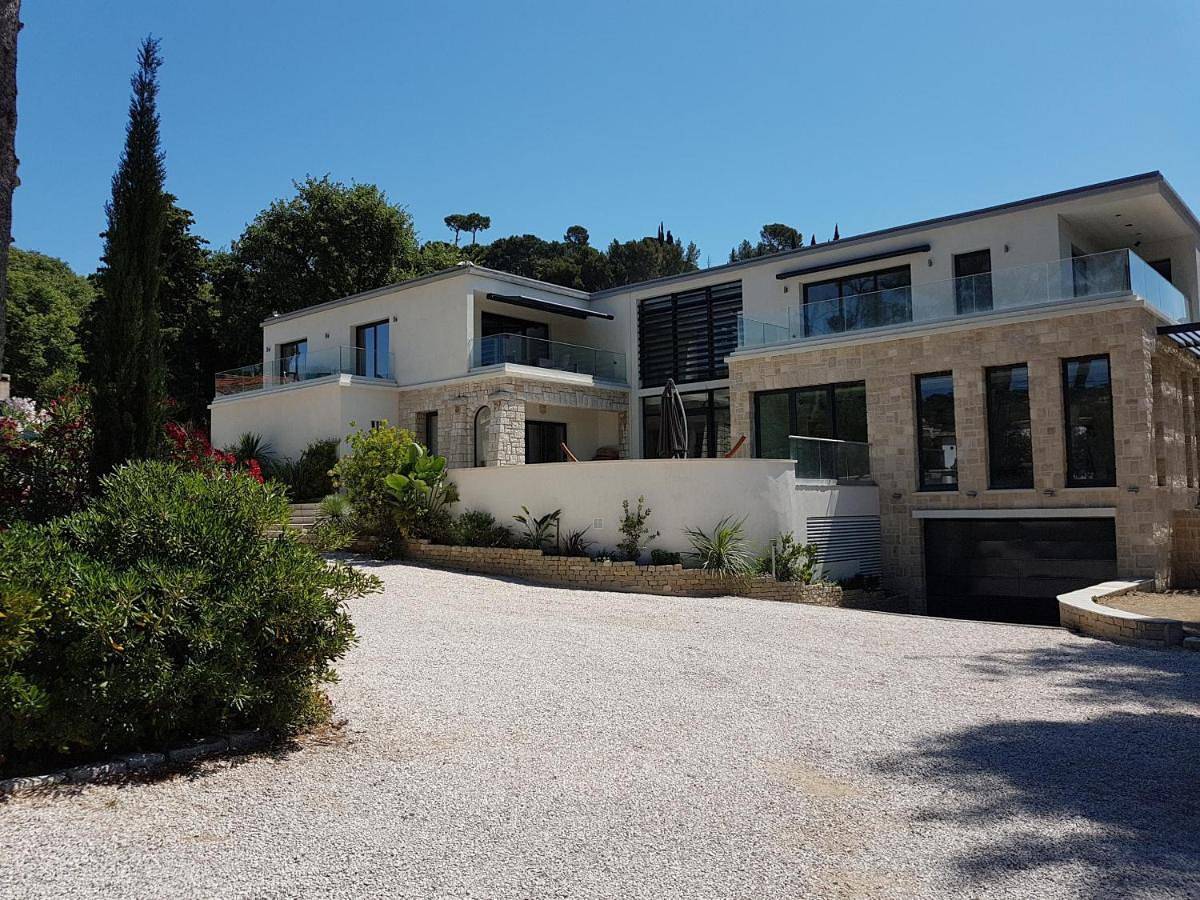 Hpc Suites - Cassis Centre - Parking Securisé et Piscine Chauffée in Cassis, Parc national des Calanques
